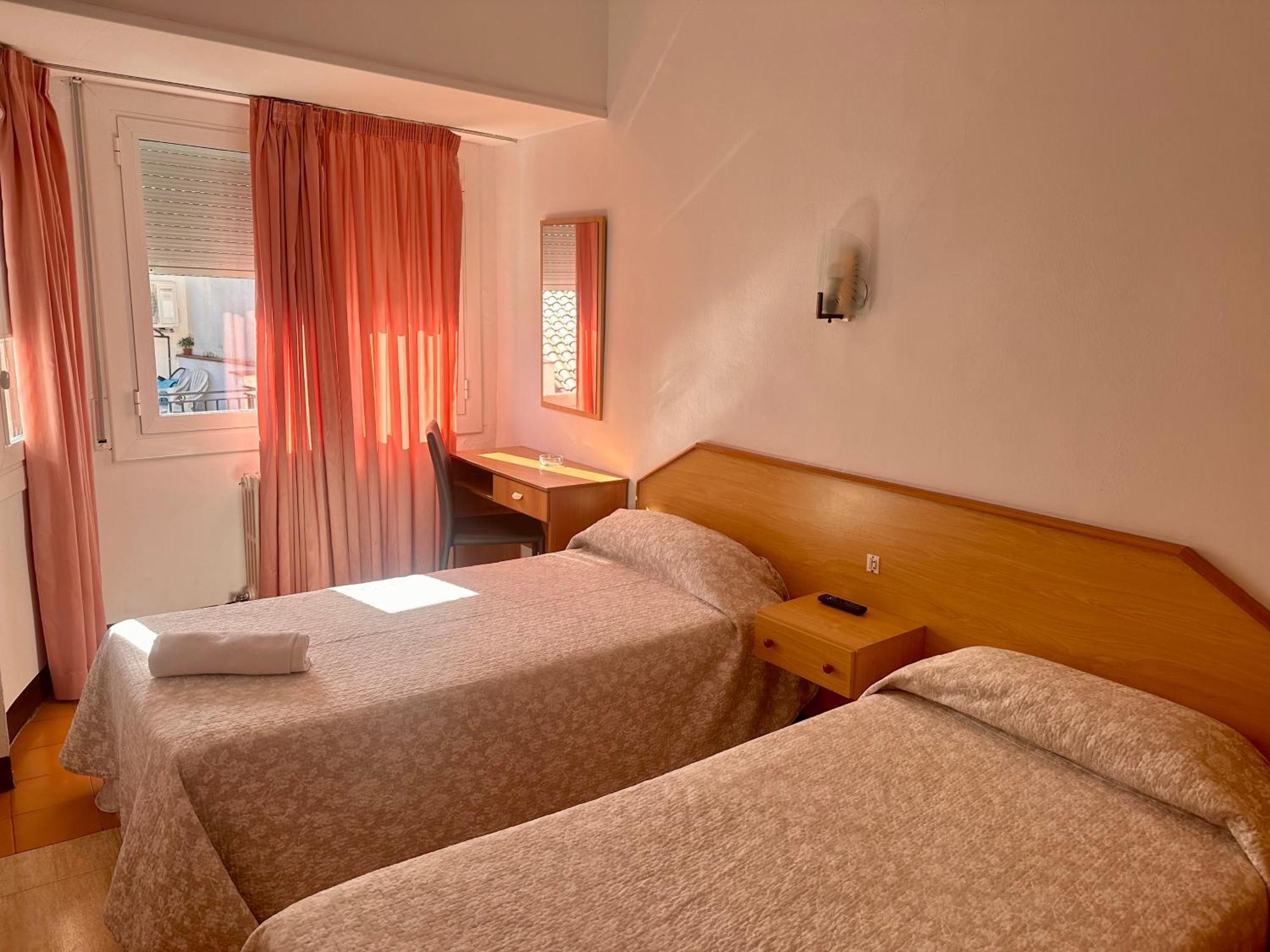 Fonda Can Setmanes Blanes Bagian luar foto
